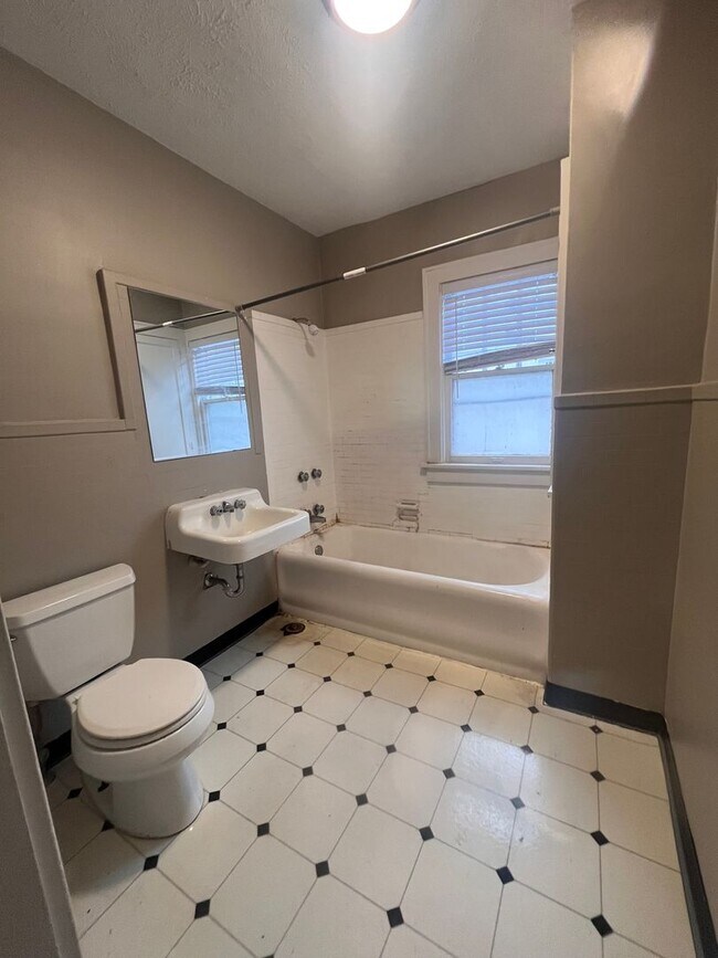 Building Photo - Coming Soon to Midtown - 3 Bedroom 3 Bath Townhome!