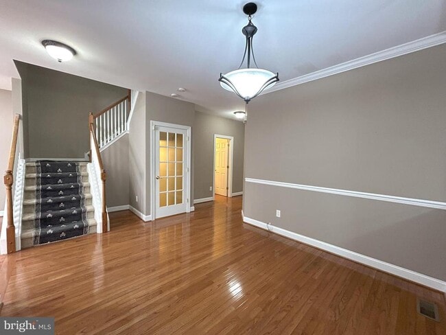 Building Photo - 122 Providence Ln