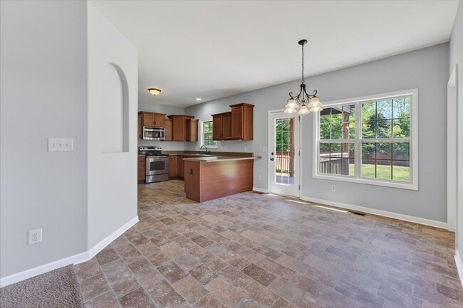 Building Photo - Pet Friendly Three Bedroom!