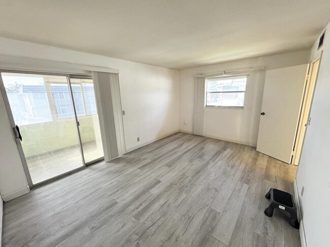 Building Photo - 506 Brittany K