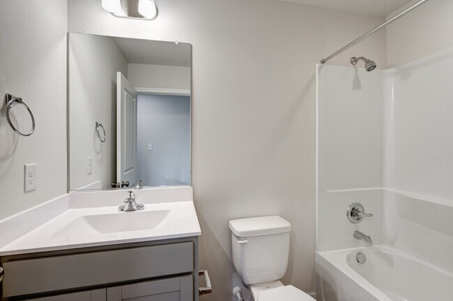 Building Photo - 301 Northfield Hts Ln