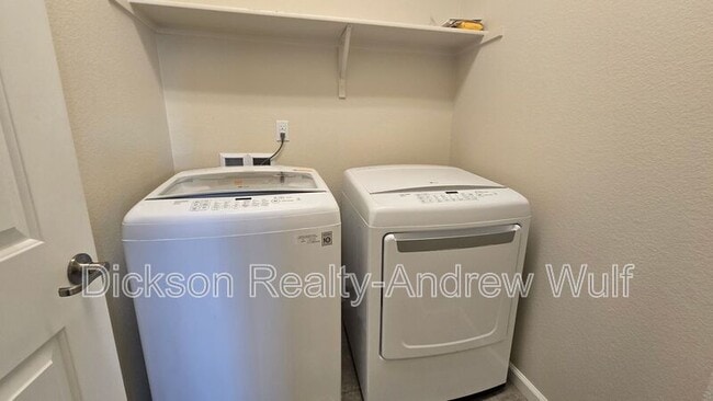 Building Photo - 7052 Diversey Dr