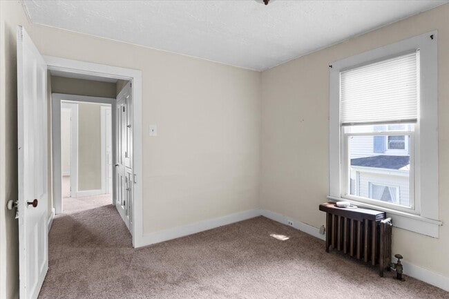 Building Photo - 420 Center St