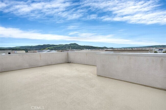 Building Photo - 6 Crown Point Dr