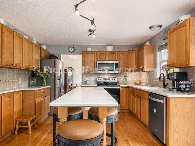 Building Photo - 5551 Ainsley Dr