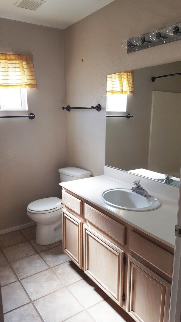 Building Photo - Three Bedroom Southwest Condo, Tile, Ground Floor