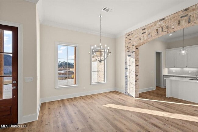 Building Photo - 464 Aurora Cir