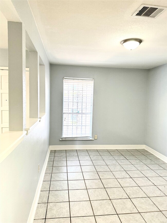 Building Photo - 954 Crestbrook Dr