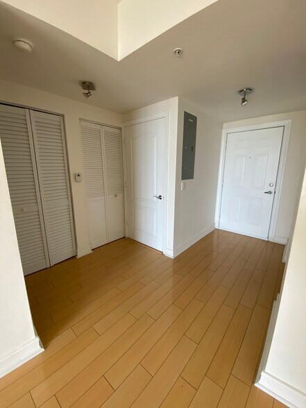 Building Photo - 117 NW 42nd Ave