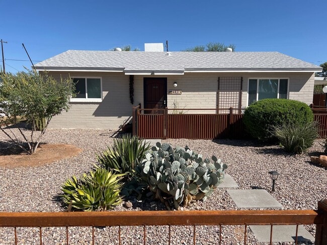 Building Photo - 4831 E Hampton St