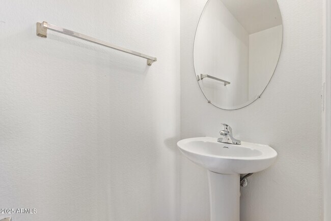 Building Photo - 2432 W Blue Sky Dr