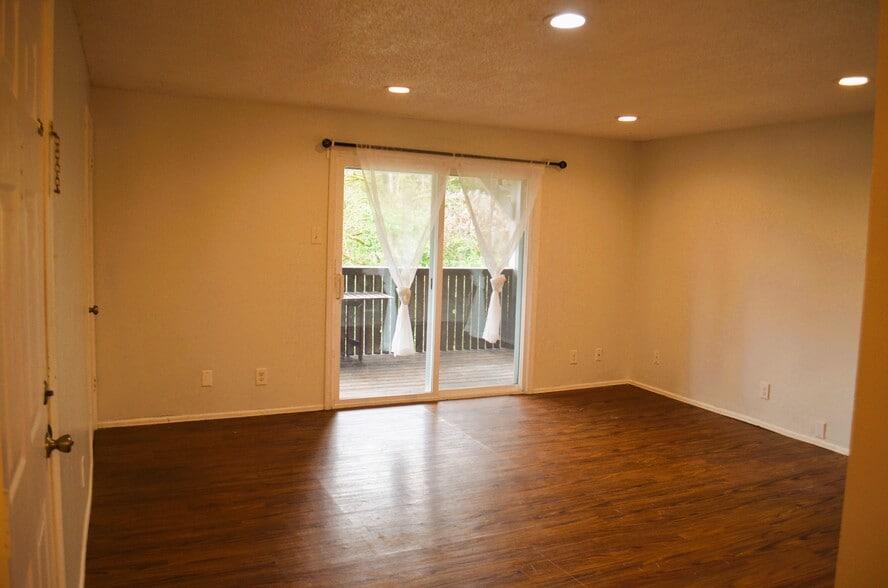 Building Photo - 319 Linn Ave