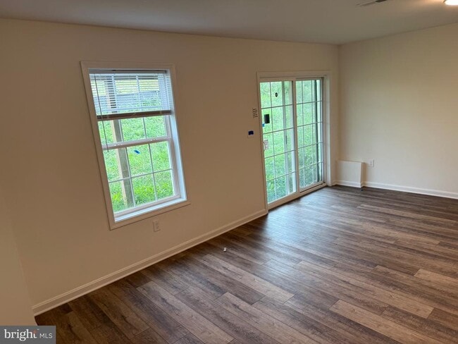 Building Photo - 326 Avon Dr