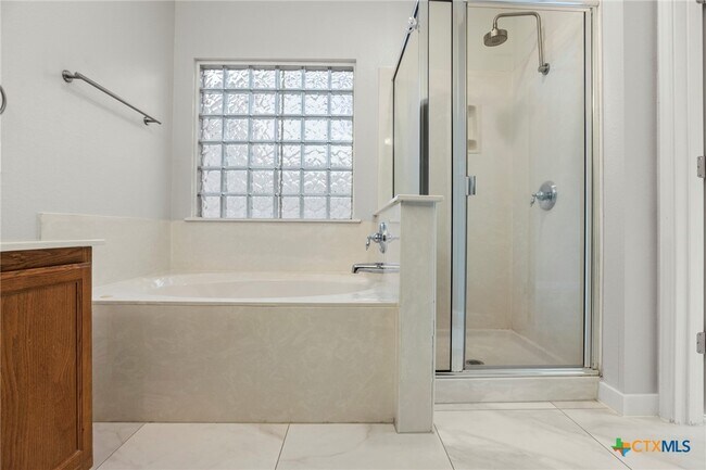 Building Photo - 5621 Bedrock Dr