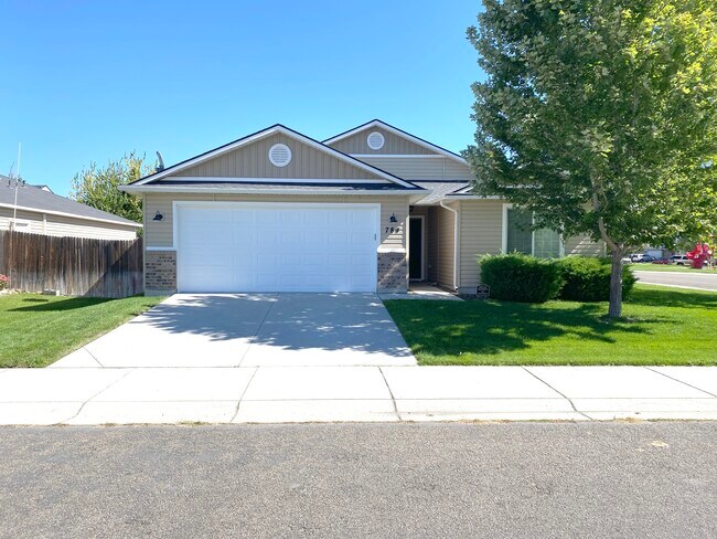 Primary Photo - 784 S Jarbidge Ave