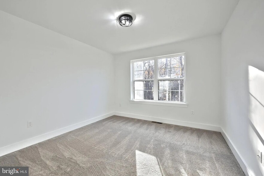 Building Photo - 1024 Trinity Rd