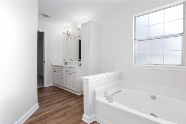 Building Photo - 4100 Chanticleer Dr NW