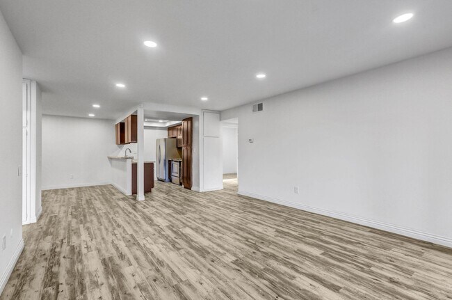 Building Photo - $500 MOVE IN SPECIAL! 2 BD, 2 BA Condo at Mission Plaza! 1000 Sq Ft w/ Great Amenities!