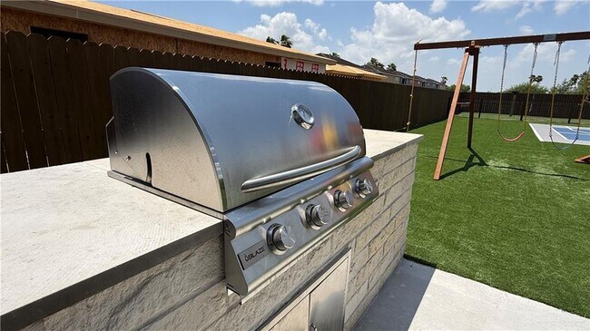 Building Photo - 24 Jenna Ln