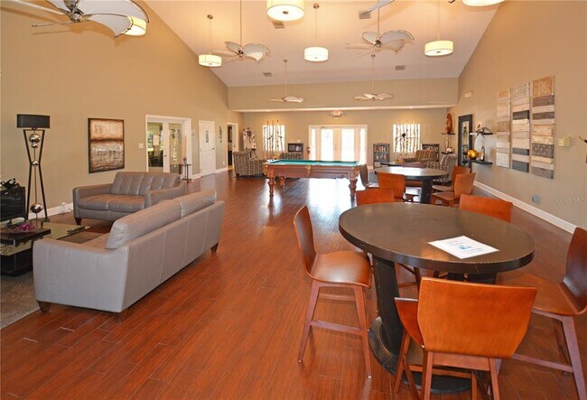 Building Photo - 204 Pompano Dr SE