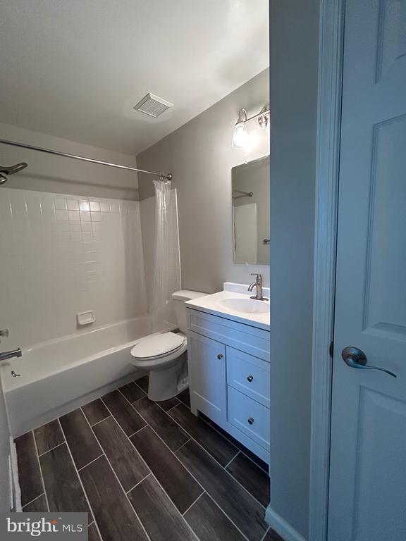 Building Photo - 606 Gunpowder Ct