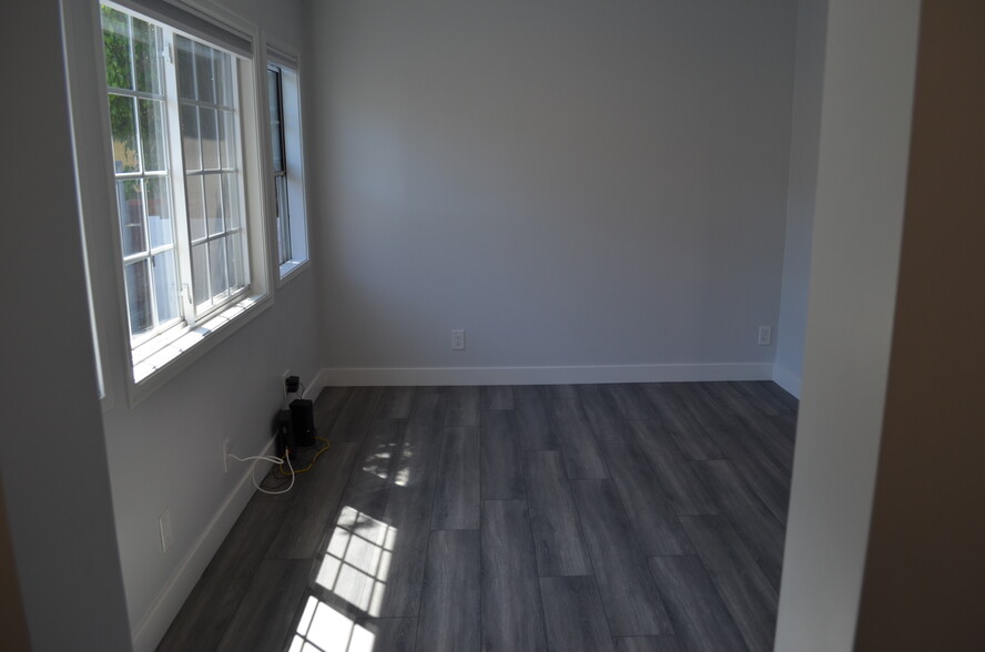 Building Photo - 813 Pier Ave