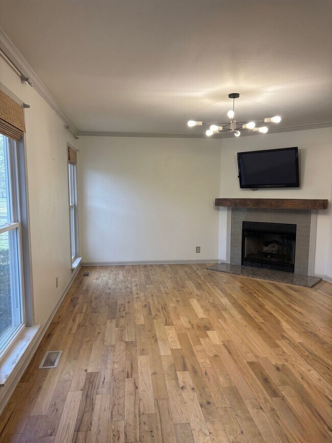 Building Photo - Renovated 3 Bedroom Home in Ashland City!