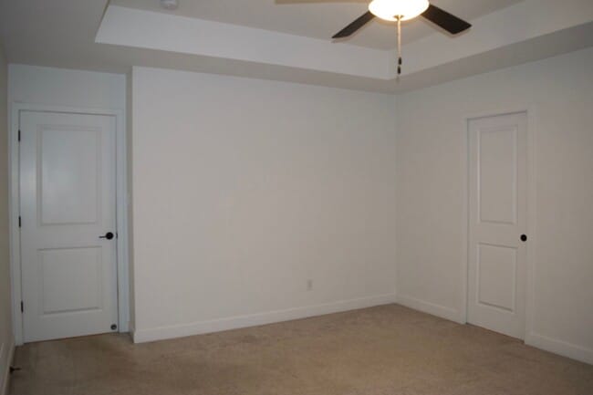 Building Photo - Modern 3 Bed 2 Bath House in Willow Falls!