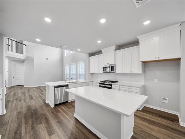 Building Photo - 3049 Elmwood St