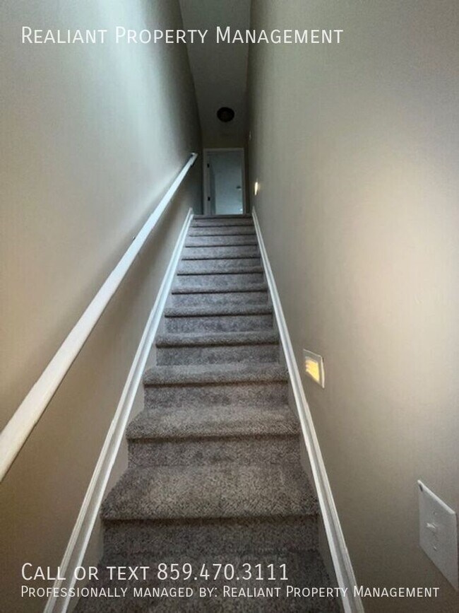 Building Photo - 229 Ridgewood Dr