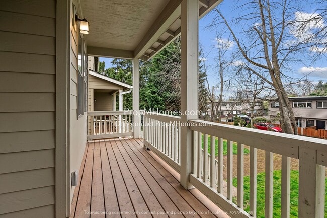 Building Photo - Terrific Milwaukie Three Bedroom Townhome - Close to Providence!
