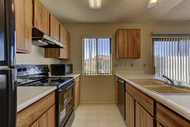 Building Photo - Great views from this 2X2 Montana Terrace ...