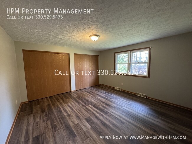 Building Photo - Updated Duplex For Rent Located in Plain T...