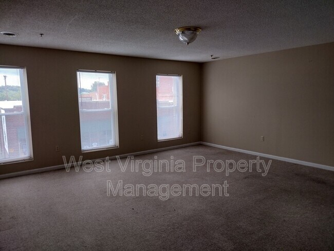 Building Photo - 104 N 8th St