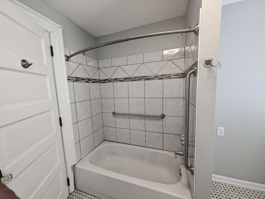 Building Photo - 5313 Broadway, 1