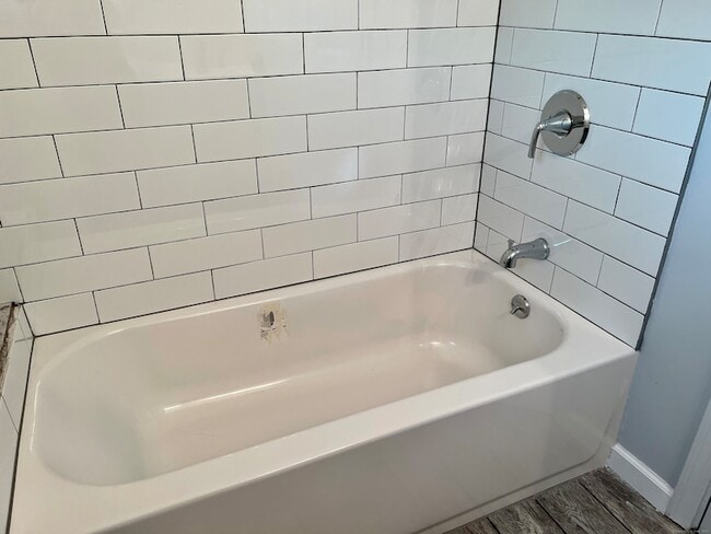 Building Photo - 415 Hollister Ave