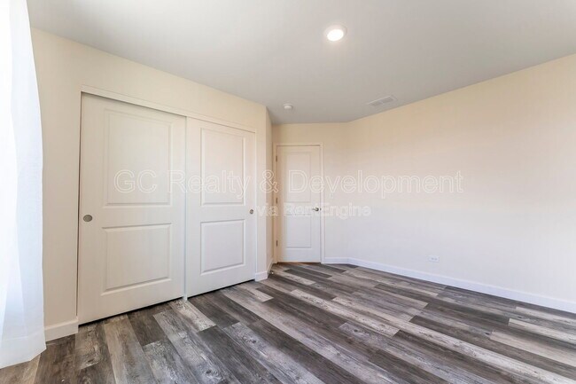 Building Photo - 596 Cimmaron Cir