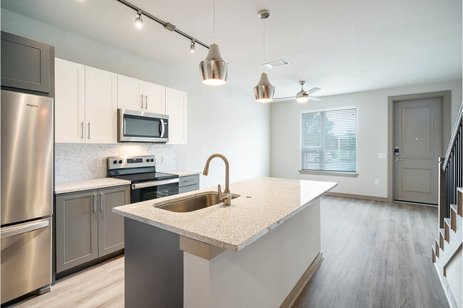 Horizon Plus - Kitchen / Living - unfurnished - Northside Apartments