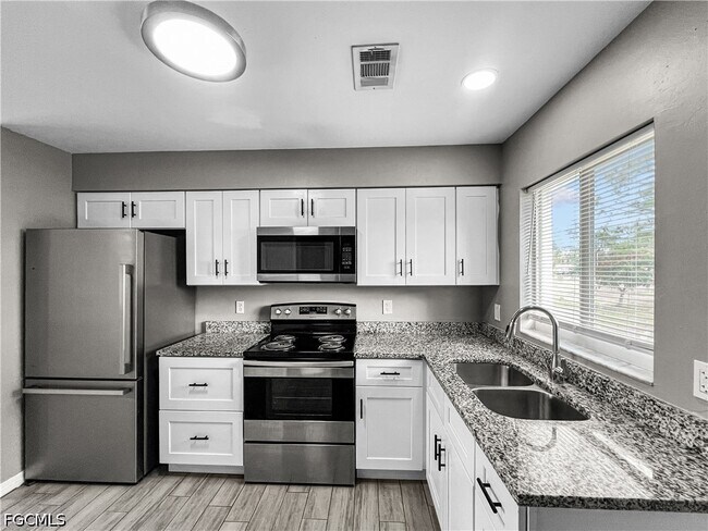 Building Photo - 121 Gordon Ave S