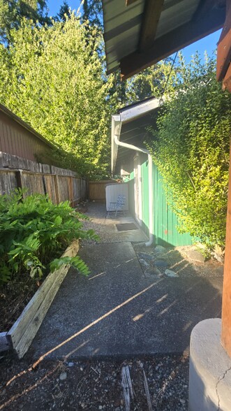 Building Photo - 18440 NE Woodinville Duvall Pl