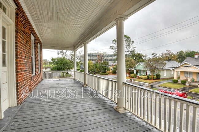 Building Photo - 107 4th St