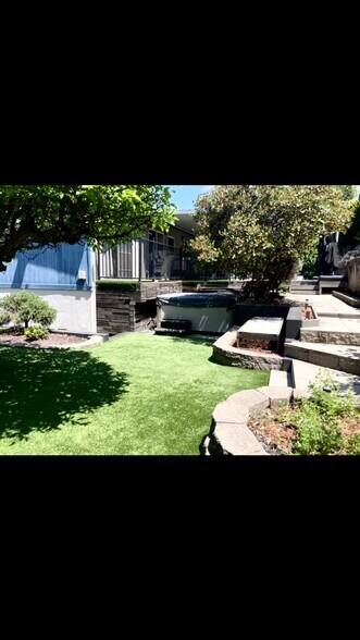 Building Photo - 25 Sereno Pl