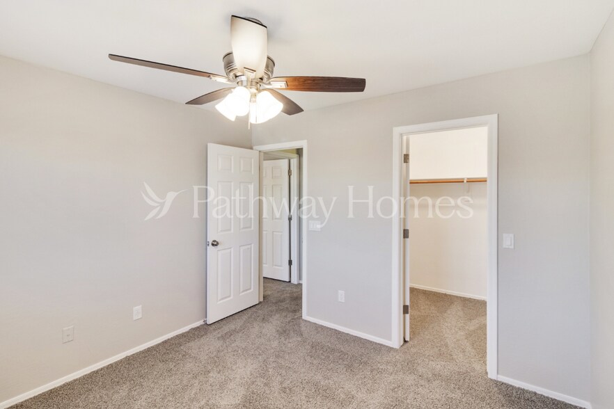 Building Photo - 31420 N Shale Dr