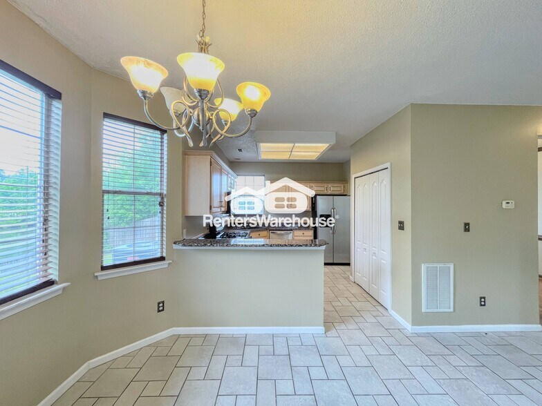 Building Photo - 601 Whisper Walk