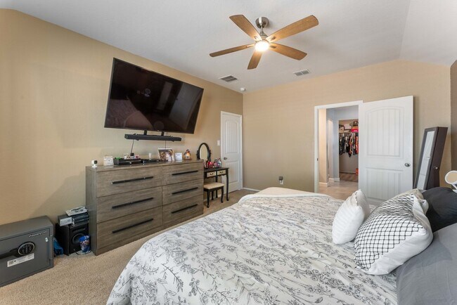 Building Photo - 829 Margay Lp