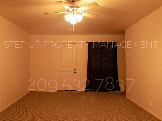 Building Photo - Outstanding 3 Bed 2 Bath near Downtown Son...