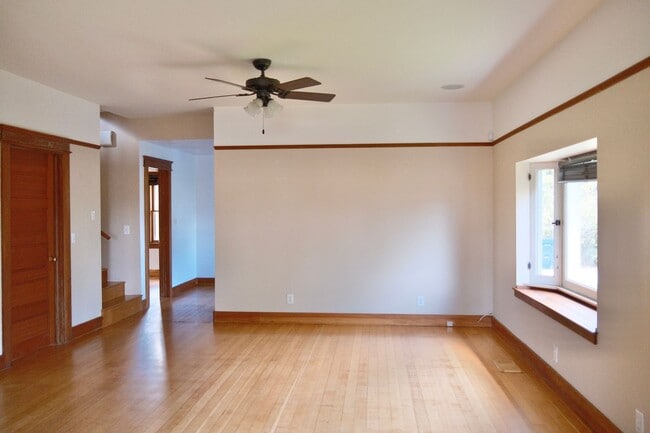 Building Photo - 6433 Crescent St