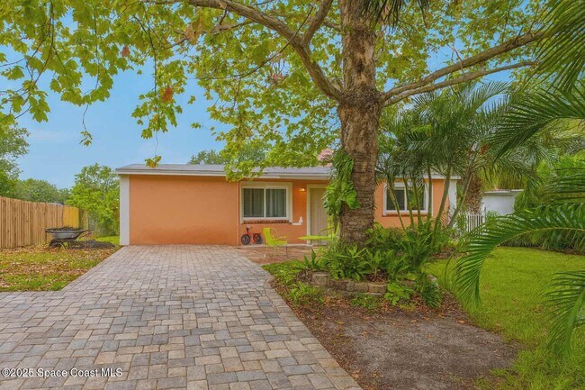 Primary Photo - 1112 Broadmoor Dr