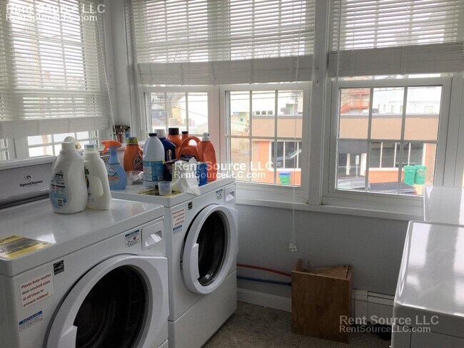 Building Photo - 519-521 Main St. Unit 1