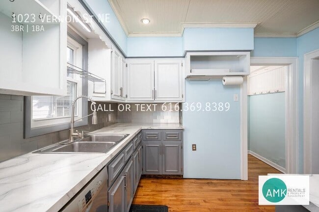 Building Photo - 1023 Vernon St NE